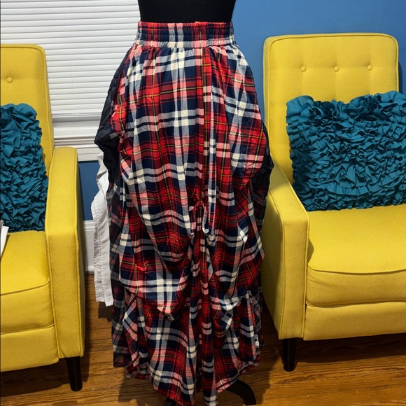 Asymmetrical Plaid Skirt in Red blue and Black elastic waistband - Picture 4 of 9